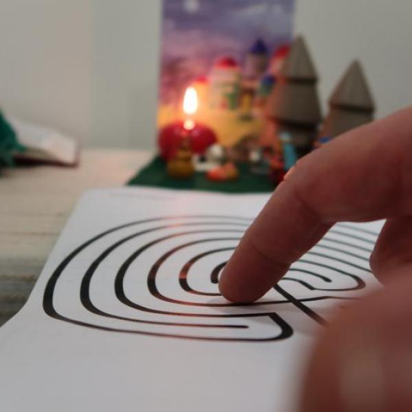 Hand labyrinth